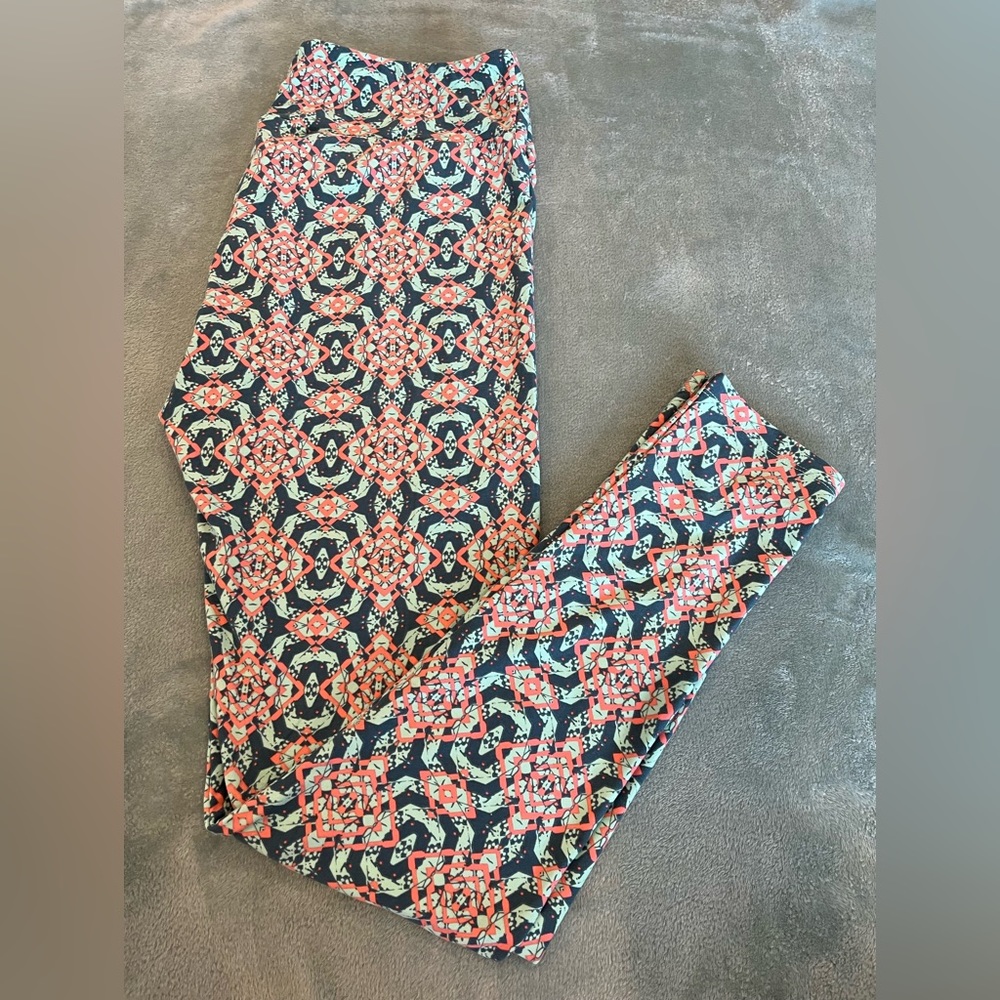 2/$7or3/$9-on $5 items-LulaRoe Tall and Curvy Leggings